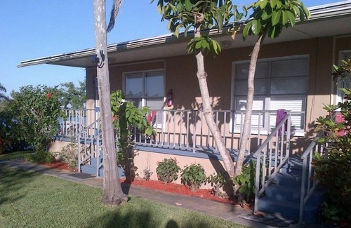Sunset Reef Cottage | Cozy cottage near the water! 1bd1/ba with dock by the beach