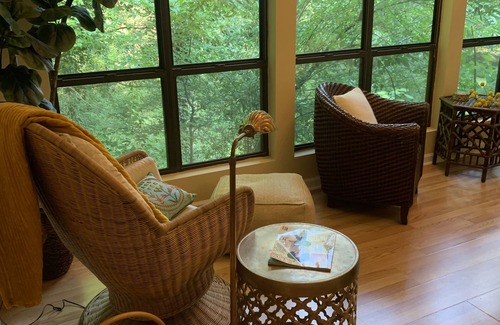 Kernersville House | Cozy cottage nestled in the woods near WILLSTELLA Farm Venue