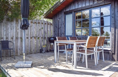 Fagelmara House | Cozy cottage on a beachfront property.