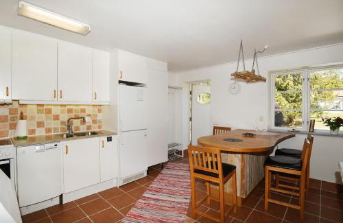 Larbro Apartment | Cozy cottage on Gotland with sauna near salty baths