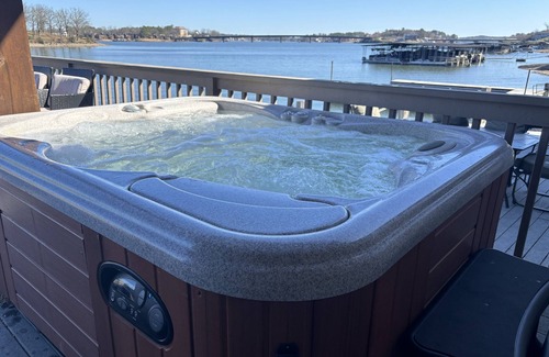 Lake Hamilton Cottage | Cozy Cottage on Lake Hamilton