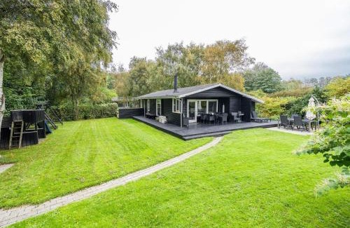 Falen House | Cozy Cottage Retreat in Bork Havn-By Traum