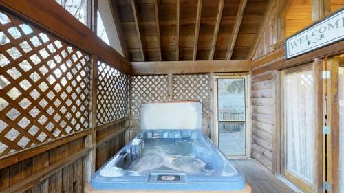 Gatlinburg - Pigeon Forge House | Cozy Cottage Unit 1610 Cabin