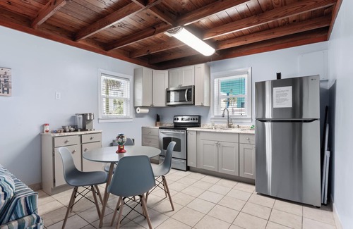 Crescent Beach Cottage | Cozy Cottage! Best 2nd row location in North Myrtle Beach!