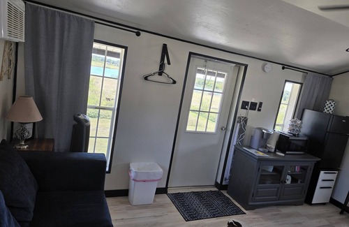 La Grange Cottage | Cozy Cottage With a View in La Grange