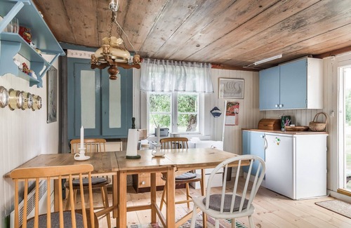 Rumskulla Ski Chalet | Cozy cottage with proximity to lake with jetty | SE05017