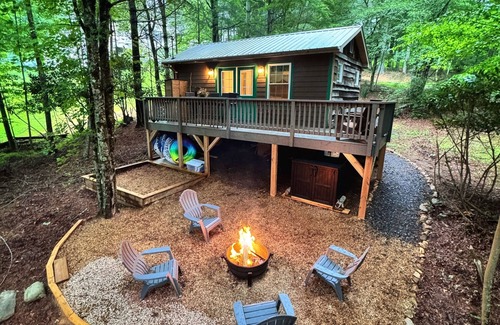 Jefferson Cabin | Cozy Couples Cabin, 10 min from West Jefferson