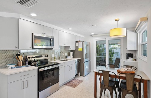 Anna Maria Condo | Cozy couples hideaway! 5-min walk to beautiful white sand beach at Bean Point.