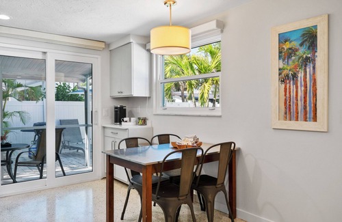 Anna Maria Condo | Cozy couples hideaway! 5-min walk to beautiful white sand beach at Bean Point.
