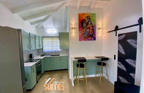 Orange Hill Apartment | Cozy Couples Retreat 2 Bedroom