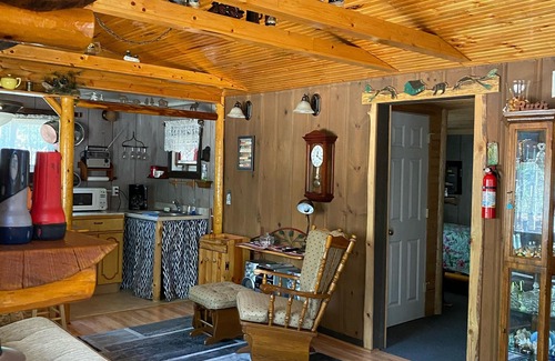 Friendship Cabin | COZY CUTE CABIN.