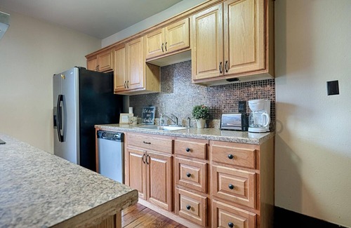 Old Enfield Apartment | COZY DOWNTOWN AUSTIN-Sleep 3-ACL, SXSW, 6th ST-Walkable shops, restaurants, bars