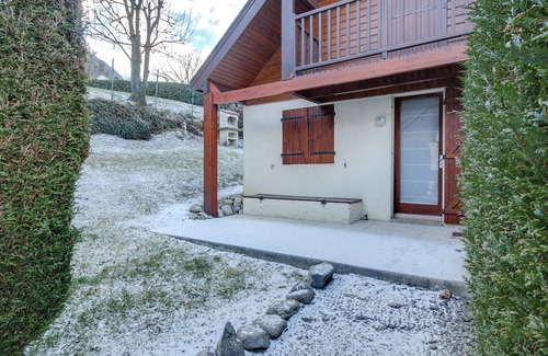 Cauterets House | Cozy Duplex Chalet for 7 with Terrace, Ski Storage & Parking near Gondola