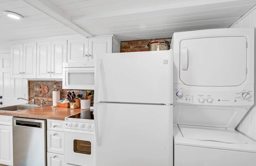 East Beach House | Cozy East Beach Cottage, Steps to Beach, Large Screened Porch & Pet Friendly!
