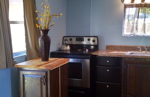 Titusville Cottage | Cozy Efficiency Cottage in Titusville. Close to the Indian River.