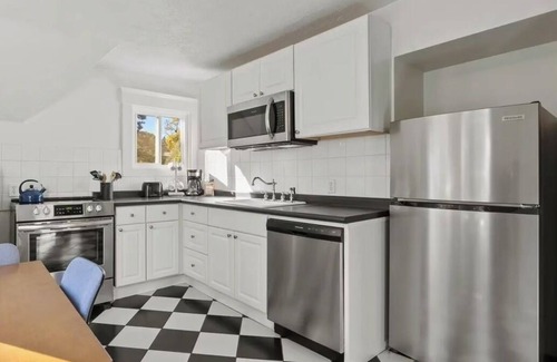 Cliff - Cannon Apartment | Cozy, elegant, and Victorian modern house nDowntown less than 5 minutes.