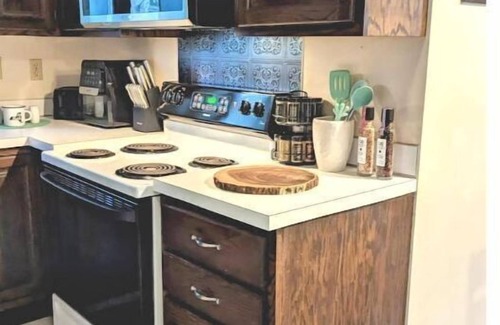 Syracuse Apartment | Cozy Entire2 bdrm Upper Apt Decks No extra Fees