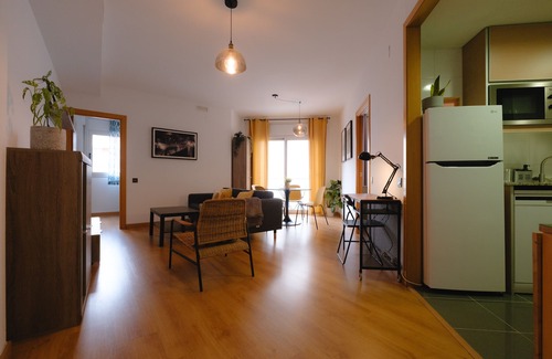 Collblanc y La Torrassa Apartment | Cozy Appartement near Camp Nou+Underground Parking