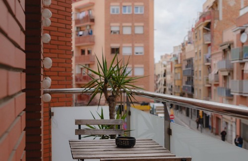 Collblanc y La Torrassa Apartment | Cozy Appartement near Camp Nou+Underground Parking