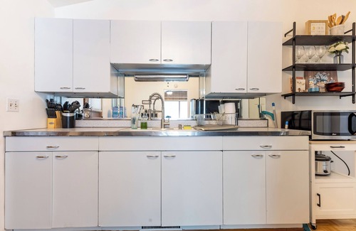 Miller Beach House | Cozy Family Getaway- 4 Blocks From The Beach!