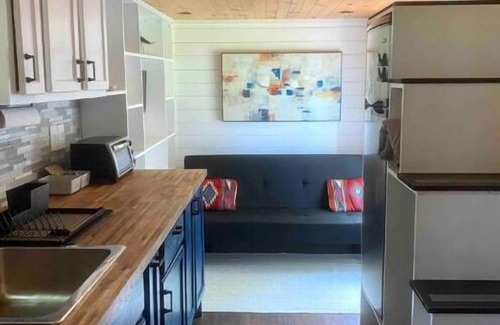 Austin House | 🏡Cozy Farmhouse Tiny Home in Backyard Pool Oasis🌻