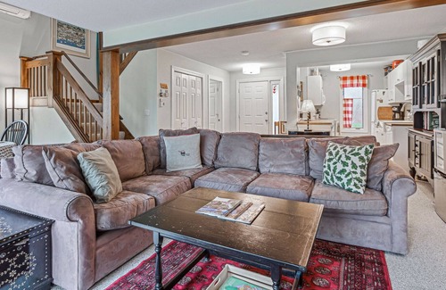 Quechee Condo | Cozy Fireplace, Pets, Club Access! - Saltbox 9A