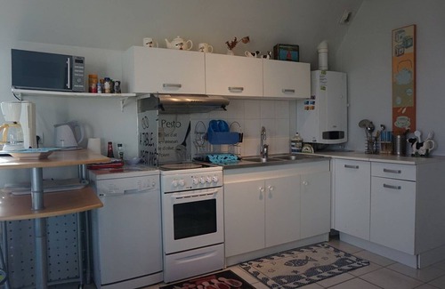 Merville-Franceville-Plage Apartment | Cozy 2-Room Apartment with Pool, Balcony, and WiFi - Near the Beach!