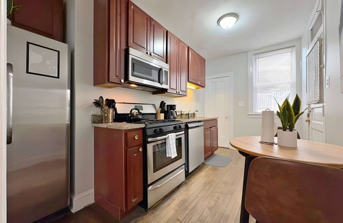Ravenswood Apartment | Cozy & Furnished 2BR Unit