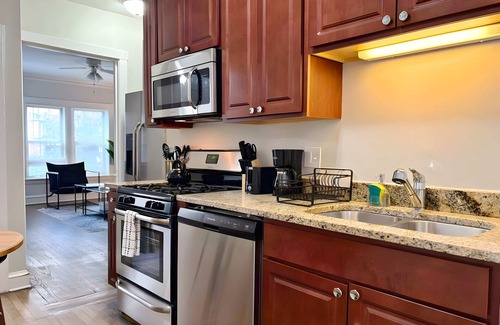 Ravenswood Apartment | Cozy & Furnished 2BR Unit