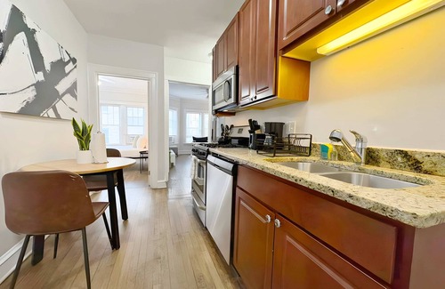 Ravenswood Apartment | Cozy & Furnished 2BR Unit