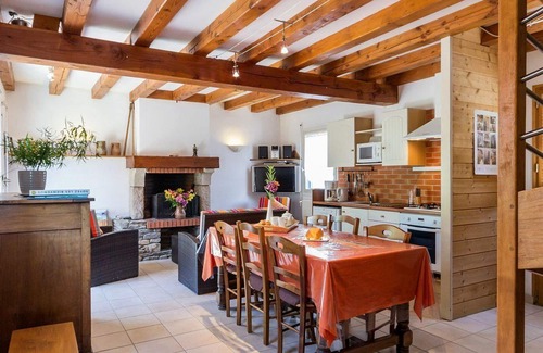 La Chapelle-des-Marais Cottage | Cozy Gîte with Garden in Parc de Brière, 25km from La Baule & Guérande