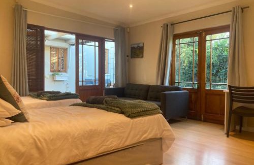 Claremont Apartment | Cozy garden Guest Suite in charming Claremont