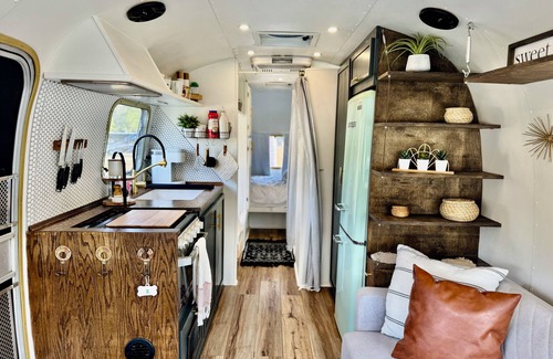 Willis RV Rental | Cozy Glamping in Willis, TX. Pet Friendly