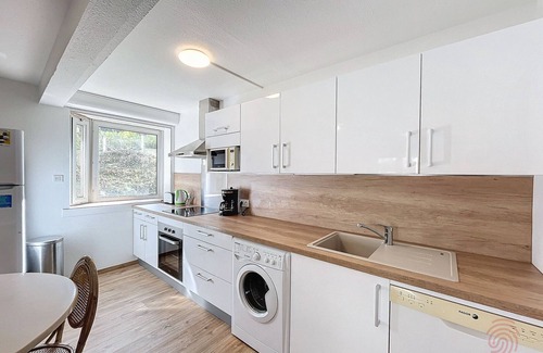 Lamalou-les-Bains Apartment | Cozy Ground Floor Apt with Terrace, Near Town Center & Thermal Baths, Pet-Friendly, Free WiFi