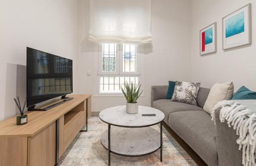 Chamberi Apartment | Cozy Ground-Floor Apartment for 2 in Chamberí Perfect Spot Quevedo IV