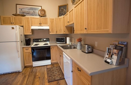 Cody Cabin | Cozy Guest House on the Road to Yellowstone!
