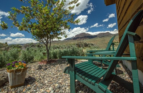 Cody Cabin | Cozy Guest House on the Road to Yellowstone!