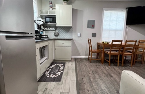 Silver Spring House | Cozy Guesthouse w/free parking, 15 minutes to D.C., Pet Friendly