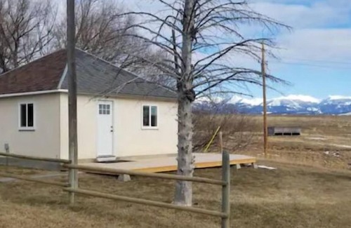 Clyde Park Cottage | Cozy Hideaway with views of 3 Mountain Ranges