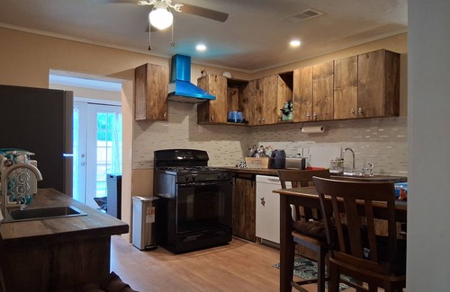 Bay Front To La Porte House | Cozy Home 2-bedroom in La Porte, Texas n2 minutes to Sylvan Beach Park
