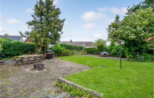 Tejn House | Cozy Home In Allinge With Kitchen