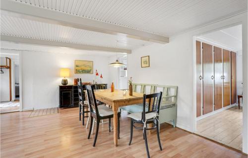 Tejn House | Cozy Home In Allinge With Kitchen