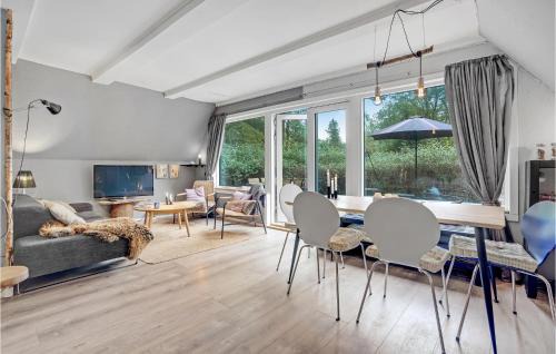Bjerringbro House | Cozy Home In Bjerringbro With Wifi
