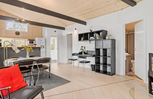 Bog By House | Cozy home in Bogø By with WiFi