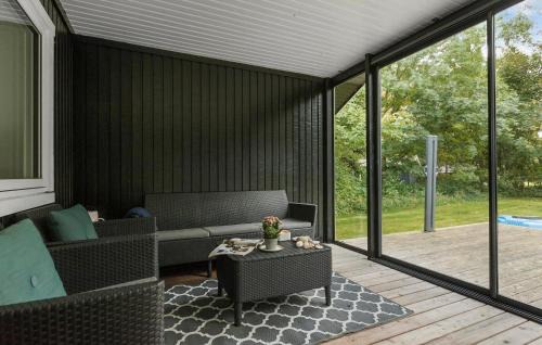 Smidstrup Strand House | Cozy Home In Gilleleje With Kitchen