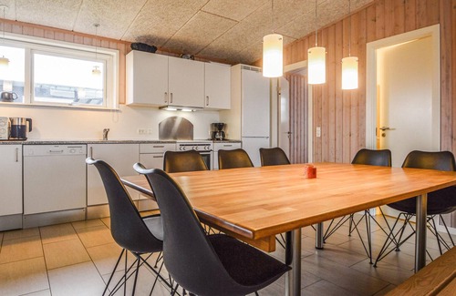 Flovt Strand House | Cozy home in Haderslev with kitchen