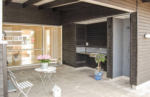 Flovt Strand House | Cozy home in Haderslev with kitchen