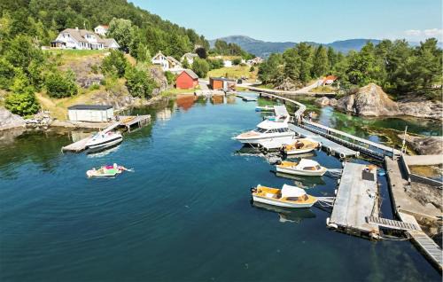 Hatlestrand House | Cozy Home In Hatlestrand With Sauna