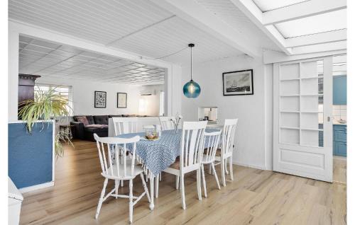 Hundested House | Cozy Home In Hundested With Kitchen