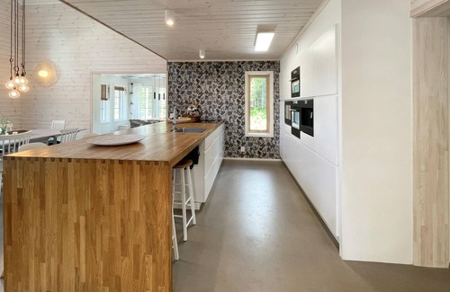 Ljungsarp House | Cozy home in Ljungsarp with sauna